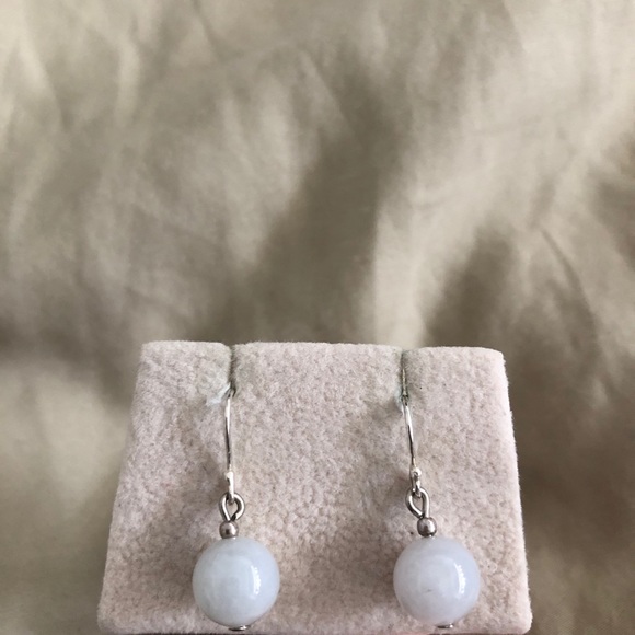 Bundle Item: Dangly Smoky White Earrings - Picture 1 of 2